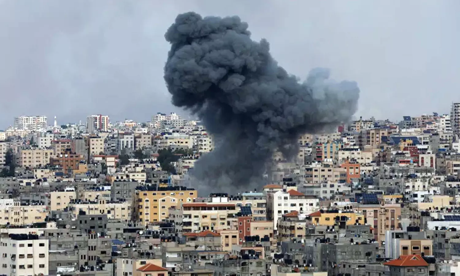 ഹമാസിന്റെ മിസൈൽ വര്‍ഷം, അതിർത്തി തകർത്ത് ബുൾഡോസറുകൾ- ഇസ്രായേലിൽ സംഭവിക്കുന്നത്