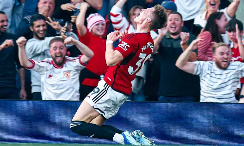 ഇഞ്ചുറി ടൈമിൽ മക്ടോമിനേ മാജിക്; യുണൈറ്റഡ് ഈസ് ബാക്ക്