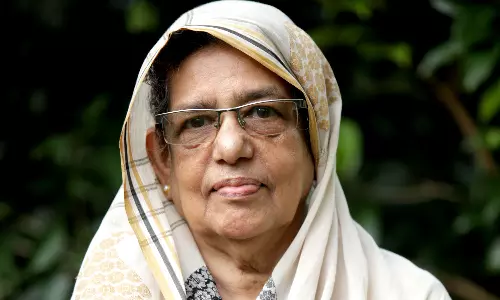 vp suhra protesting by remove her head cover in kudumbasree programme