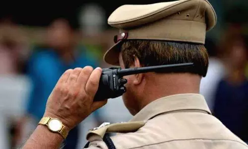 അഞ്ച് രൂപയില്ല; ആറാം ക്ലാസുകാരിയെ കണ്ടക്ടർ പാതിവഴിയിൽ ഇറക്കി വിട്ടെന്ന് പരാതി