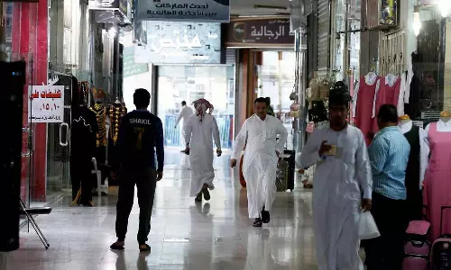 സൗദിയിൽ ഗാർഹിക തൊഴിലാളി നിയമങ്ങളിൽ മാറ്റം: വിസക്ക് അപേക്ഷിക്കുന്നവർ സാമ്പത്തിക ഭദ്രത തെളിയിക്കണം സൗദിയിൽ ഗാർഹിക തൊഴിലാളി നിയമങ്ങളിൽ മാറ്റം: വിസക്ക് അപേക്ഷിക്കുന്നവർ സാമ്പത്തിക ഭദ്രത തെളിയിക്കണം