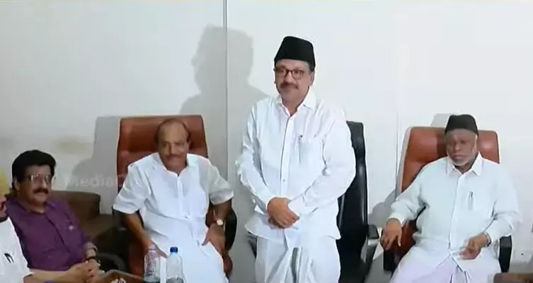 ലീഗ്- സമസ്ത വിവാദം; സമസ്തയിലെ ഇടത് അനുകൂലികൾക്കെതിരെ നിലപാട് കടുപ്പിച്ച് മുസ്ലിം ലീഗ് ലീഗ്- സമസ്ത വിവാദം; സമസ്തയിലെ ഇടത് അനുകൂലികൾക്കെതിരെ നിലപാട് കടുപ്പിച്ച് മുസ്ലിം ലീഗ്