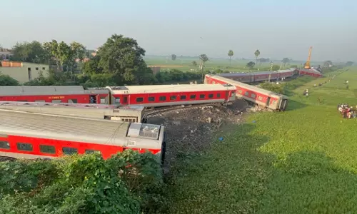 Train derails in Bihar; Four died in the accident Train derails in Bihar; Four died in the accident