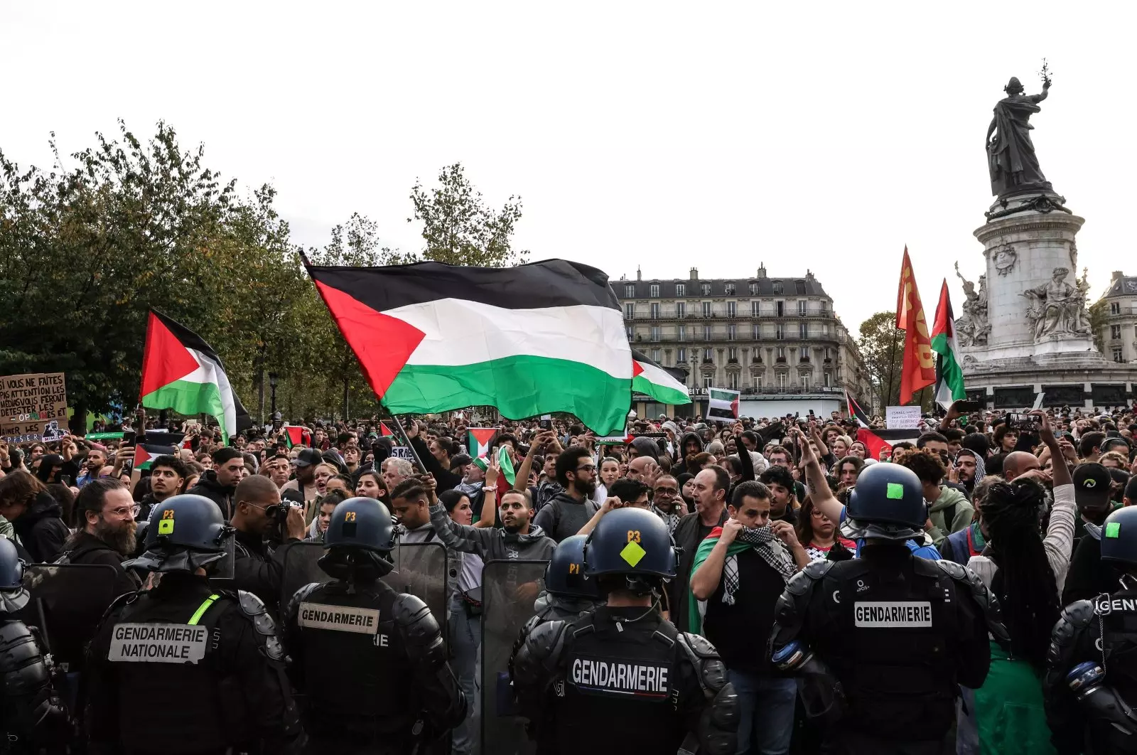 support of the Palestinian people on Republic Square