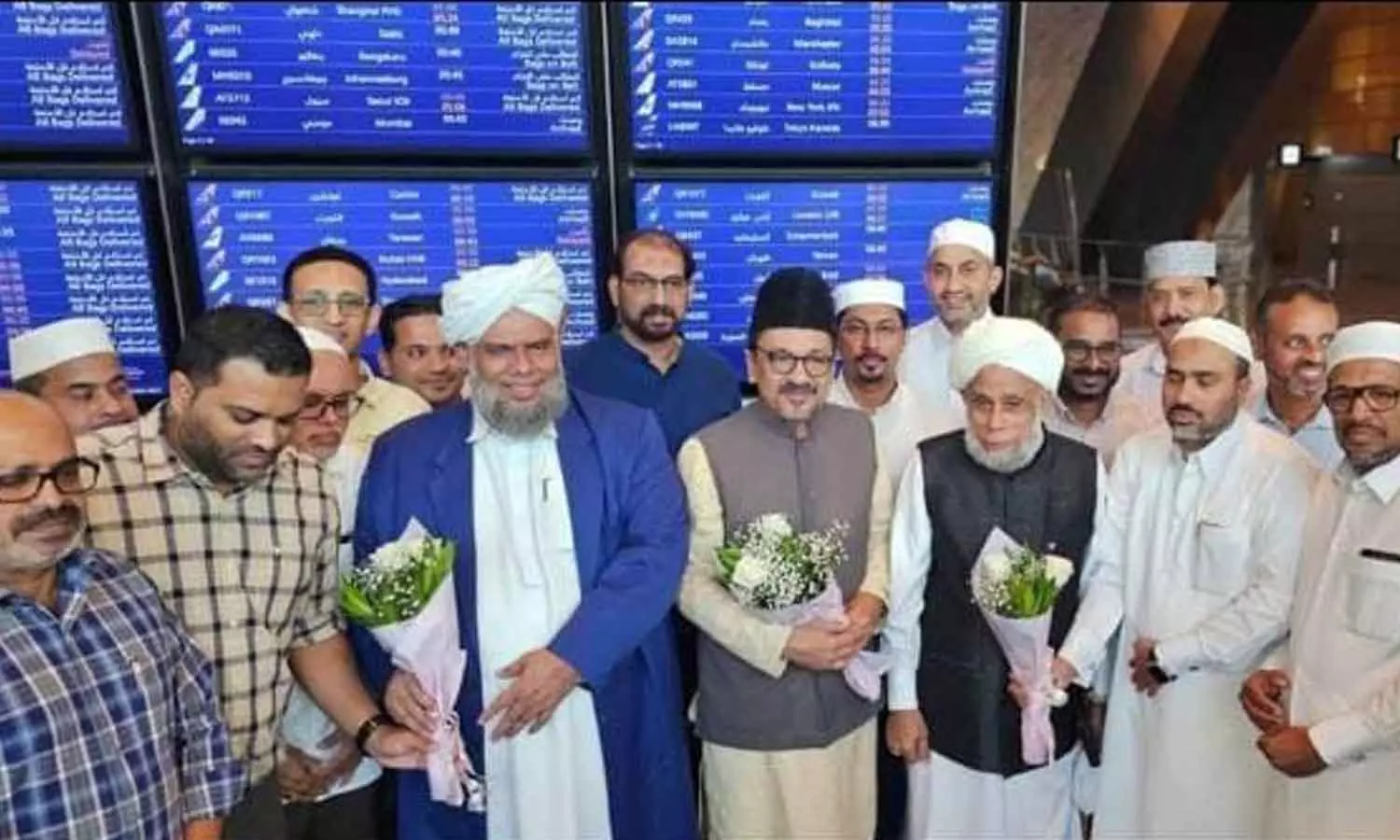 വിവാദങ്ങൾക്കിടെ സാദിഖലി തങ്ങളും ജിഫ്രി തങ്ങളും ഒരേ വേദിയിൽ; ഐക്യാടയാളമെന്ന് വിശേഷിപ്പിച്ച് നേതാക്കൾ