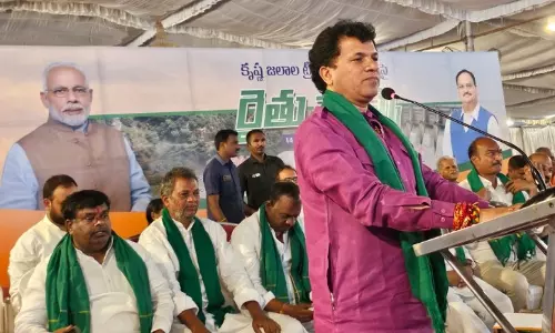 കോണ്‍ഗ്രസ് പേര് മോഷണം തുടങ്ങിയത് ഇപ്പോഴല്ല; ആദ്യം മോഷ്ടിച്ചത് ഗാന്ധിയുടെ പേരെന്ന് കേന്ദ്രമന്ത്രി