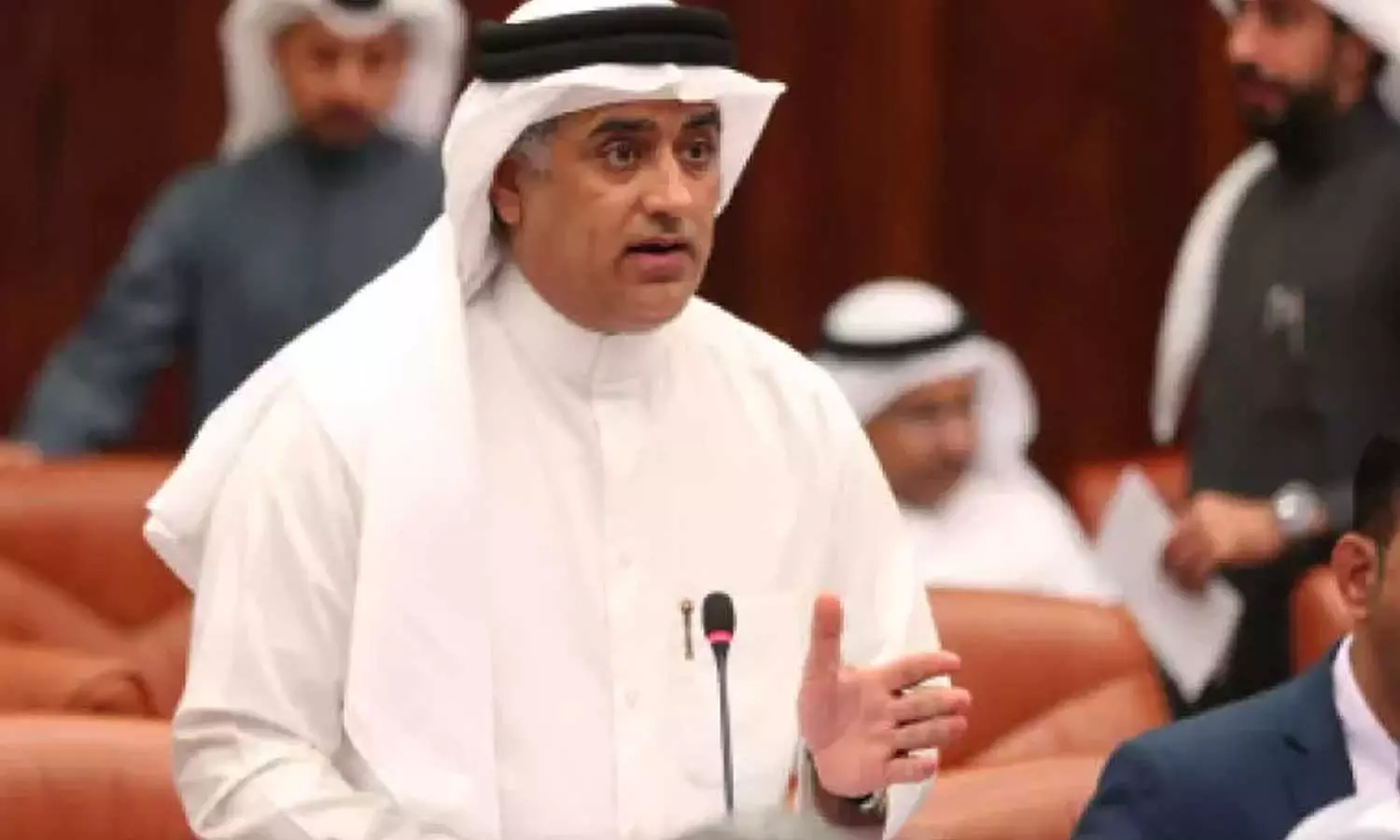 ടൂറിസ്റ്റ് വിസയിൽ വന്നശേഷം തൊഴിൽ വിസയിലേക്ക് മാറുന്നത് വിലക്കണമെന്ന് ബഹ്റൈന് എം.പി മാരുടെ സമിതി ടൂറിസ്റ്റ് വിസയിൽ വന്നശേഷം തൊഴിൽ വിസയിലേക്ക് മാറുന്നത് വിലക്കണമെന്ന് ബഹ്റൈന് എം.പി മാരുടെ സമിതി