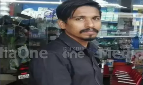 വാഹനാപകടത്തിൽ യുവാവിന്റെ മരണം; ലോറി പിന്തുടരുന്ന ദൃശ്യങ്ങൾ, ദുരൂഹതയെന്ന് ബന്ധുക്കൾ വാഹനാപകടത്തിൽ യുവാവിന്റെ മരണം; ലോറി പിന്തുടരുന്ന ദൃശ്യങ്ങൾ, ദുരൂഹതയെന്ന് ബന്ധുക്കൾ