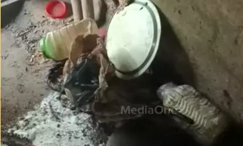 കോഴിക്കോട് ഇടിമിന്നലിൽ വീടിന് തീപിടിച്ചു; രണ്ട് പേർക്ക് പരിക്ക്