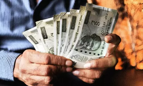 വായ്‌പാ മാനദണ്ഡങ്ങൾക്ക് പുല്ലുവില; ഭീമമായ പലിശ ഈടാക്കി ചിറ്റൂരിലെ മൈക്രോ ഫിനാൻസ് സ്ഥാപനങ്ങൾ