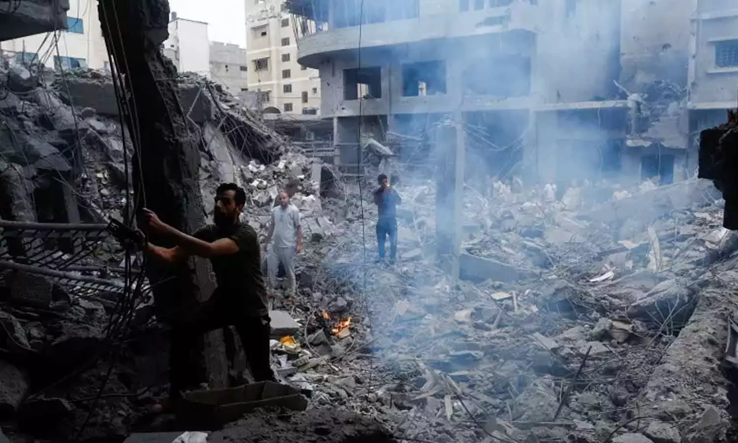 ഗസ്സ അതിർത്തിയിൽ വൻ യുദ്ധസന്നാഹം;  മരണം  2329 ആയി