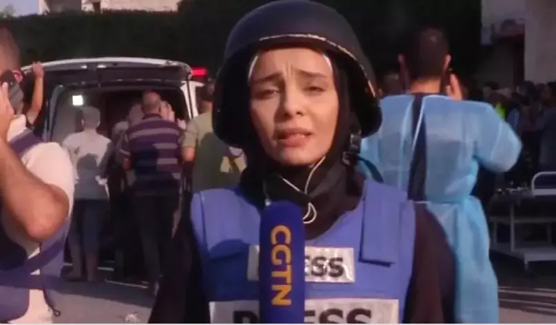 മനസ് തകർക്കുന്ന ദൃശ്യങ്ങൾ; ഗസ്സയിൽ റിപ്പോർട്ടിങ്ങിനിടെ പൊട്ടിക്കരഞ്ഞ് മാധ്യമപ്രവർത്തക മനസ് തകർക്കുന്ന ദൃശ്യങ്ങൾ; ഗസ്സയിൽ റിപ്പോർട്ടിങ്ങിനിടെ പൊട്ടിക്കരഞ്ഞ് മാധ്യമപ്രവർത്തക