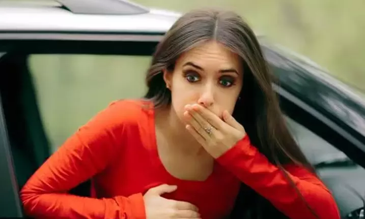 ഛർദ്ദി പേടിച്ച് യാത്ര ഒഴിവാക്കേണ്ട, ഇതാ ചില പരിഹാരമാർഗങ്ങൾ ഛർദ്ദി പേടിച്ച് യാത്ര ഒഴിവാക്കേണ്ട, ഇതാ ചില പരിഹാരമാർഗങ്ങൾ