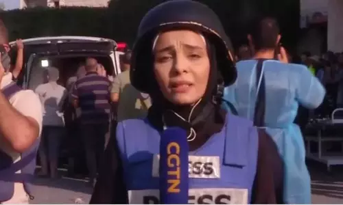 മനസ് തകർക്കുന്ന ദൃശ്യങ്ങൾ; ഗസ്സയിൽ റിപ്പോർട്ടിങ്ങിനിടെ പൊട്ടിക്കരഞ്ഞ് മാധ്യമപ്രവർത്തക മനസ് തകർക്കുന്ന ദൃശ്യങ്ങൾ; ഗസ്സയിൽ റിപ്പോർട്ടിങ്ങിനിടെ പൊട്ടിക്കരഞ്ഞ് മാധ്യമപ്രവർത്തക