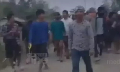 മണിപ്പൂരിൽ യുവതികളെ നഗ്നരാക്കി നടത്തിയ കേസിൽ സി.ബി.ഐ കുറ്റപത്രം സമർപ്പിച്ചു മണിപ്പൂരിൽ യുവതികളെ നഗ്നരാക്കി നടത്തിയ കേസിൽ സി.ബി.ഐ കുറ്റപത്രം സമർപ്പിച്ചു