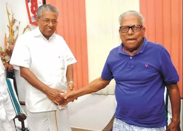 സമരോത്സുകനായ നേതാവ് വി.എസിന് പിറന്നാളാശംസയുമായി മുഖ്യമന്ത്രി സമരോത്സുകനായ നേതാവ് വി.എസിന് പിറന്നാളാശംസയുമായി മുഖ്യമന്ത്രി