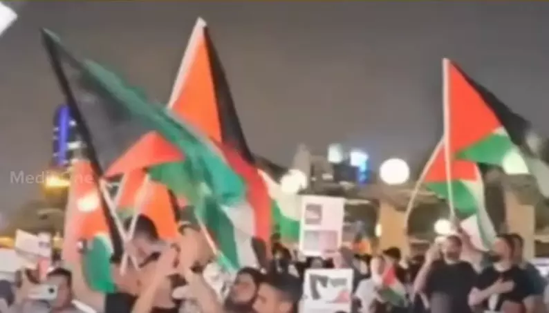 ഫലസ്തീൻ ജനതയ്ക്ക് ഐക്യദാർഢ്യം പ്രഖ്യാപിച്ച് കുവൈത്തിൽ വൻ പ്രതിഷേധം ഫലസ്തീൻ ജനതയ്ക്ക് ഐക്യദാർഢ്യം പ്രഖ്യാപിച്ച് കുവൈത്തിൽ വൻ പ്രതിഷേധം