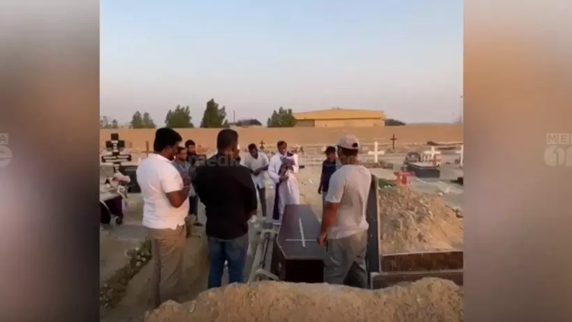 ബന്ധുക്കൾ ഏറ്റെടുക്കാത്ത ശ്രീലങ്കക്കാരന്റെ മൃതദേഹം സംസ്കരിച്ച് മലയാളികൾ ബന്ധുക്കൾ ഏറ്റെടുക്കാത്ത ശ്രീലങ്കക്കാരന്റെ മൃതദേഹം സംസ്കരിച്ച് മലയാളികൾ