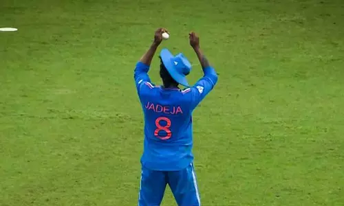 ആ മെഡല്‍ ഇന്നെനിക്ക് വേണം; തകർപ്പൻ ക്യാച്ചിന് ശേഷം ഫീല്‍ഡിങ് കോച്ചിനെ ചൂണ്ടി ജഡേജ