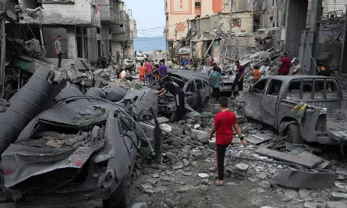 ഫലസ്തീനെതിരെ പോസ്റ്റ്; ബഹ്റൈനിൽ ഇന്ത്യൻ ഡോക്ടറെ പിരിച്ചുവിട്ടു ഫലസ്തീനെതിരെ പോസ്റ്റ്; ബഹ്റൈനിൽ ഇന്ത്യൻ ഡോക്ടറെ പിരിച്ചുവിട്ടു