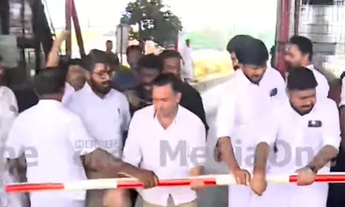 Paliyekkara toll plaza was demolished by congress protestors