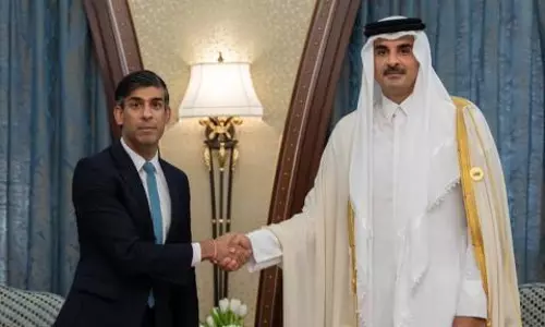 ബ്രിട്ടീഷ് പ്രധാനമന്ത്രിയുമായി   ഖത്തര്‍ അമീര്‍ റിയാദില്‍  കൂടിക്കാഴ്ച നടത്തി