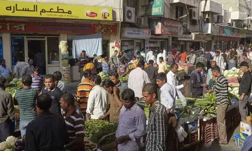 ബഹ്‌റൈനിൽ ടൂറിസ്റ്റ് വിസയിൽ വന്നശേഷം തൊഴിൽ വിസയിലേക്ക് മാറുന്നത് വിലക്കണം; ശിപാര്‍ശയുമായി എം.പി മാരുടെ സമിതി