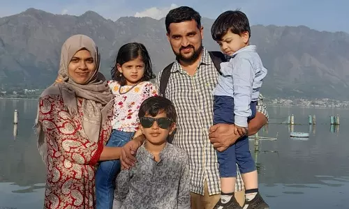 ഒരുമിച്ച് ഭക്ഷണം കഴിച്ച്, അവസാന ഉരുളയും വാരിത്തന്ന്...