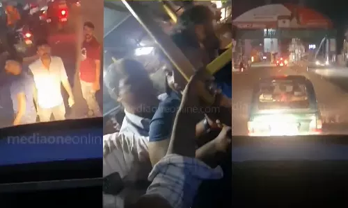 Youth protest, obstruction, KSRTC Bus, Video, latest malayalam news, യുവാക്കളുടെ പ്രതിഷേധം, തടസ്സം, കെ.എസ്.ആർ.ടി.സി ബസ്, വാക്കളുടെ പോർവിളി