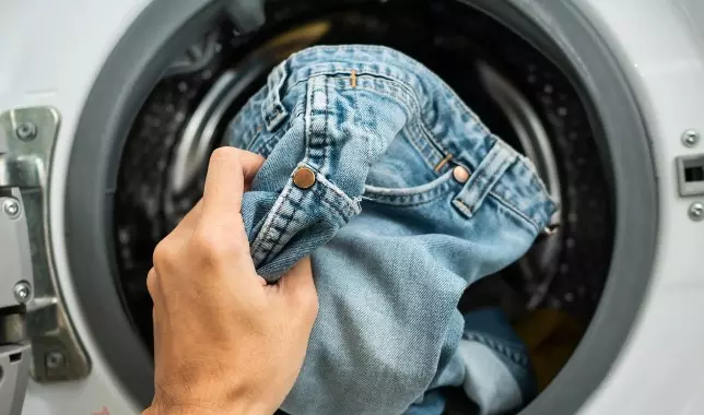 ജീൻസ് കഴുകാതെ എത്രതവണ ഉപയോഗിക്കാം? കഴുകുമ്പോൾ എന്തൊക്കെ ശ്രദ്ധിക്കണം?