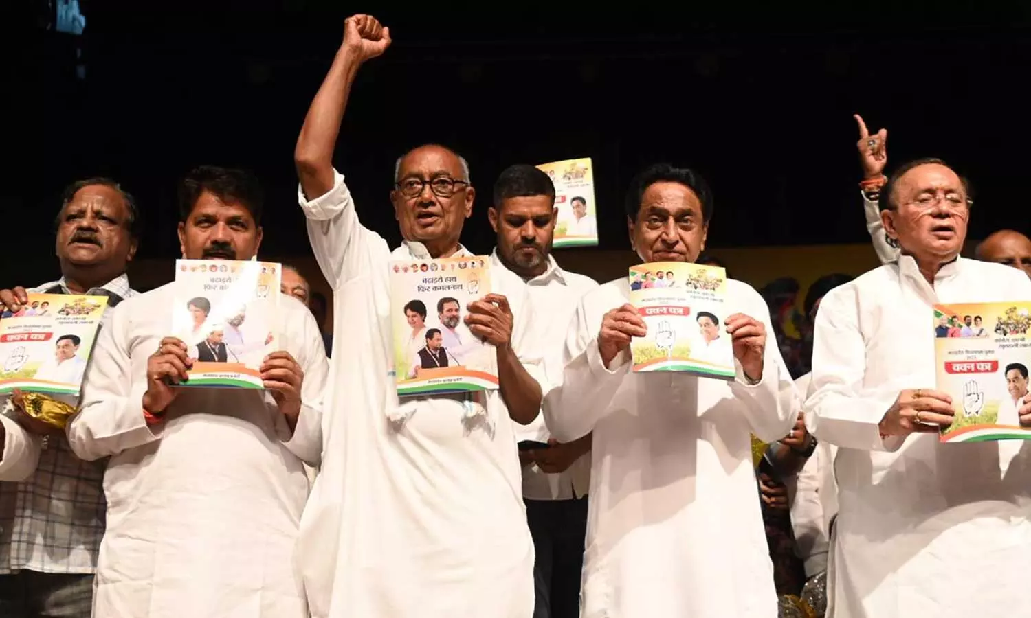 മധ്യപ്രദേശില് കോണ്ഗ്രസിനു വെല്ലുവിളിയായി വിമതഭീഷണിയും പ്രതിപക്ഷ കക്ഷികളും മധ്യപ്രദേശില് കോണ്ഗ്രസിനു വെല്ലുവിളിയായി വിമതഭീഷണിയും പ്രതിപക്ഷ കക്ഷികളും