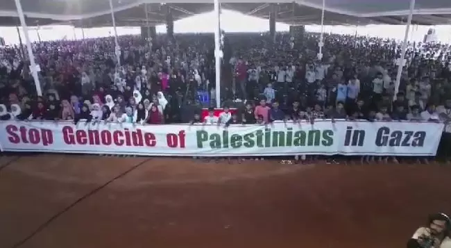 ഫലസ്തീൻ ഐക്യദാർഢ്യം; യുദ്ധവിരുദ്ധ പ്രതിജ്ഞയെടുത്ത് വിദ്യാർഥികൾ ഫലസ്തീൻ ഐക്യദാർഢ്യം; യുദ്ധവിരുദ്ധ പ്രതിജ്ഞയെടുത്ത് വിദ്യാർഥികൾ