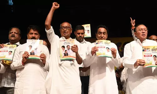 മധ്യപ്രദേശില് കോണ്ഗ്രസിനു വെല്ലുവിളിയായി വിമതഭീഷണിയും പ്രതിപക്ഷ കക്ഷികളും മധ്യപ്രദേശില് കോണ്ഗ്രസിനു വെല്ലുവിളിയായി വിമതഭീഷണിയും പ്രതിപക്ഷ കക്ഷികളും