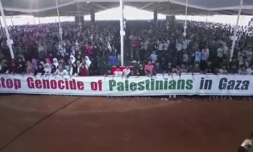 ഫലസ്തീൻ ഐക്യദാർഢ്യം; യുദ്ധവിരുദ്ധ പ്രതിജ്ഞയെടുത്ത് വിദ്യാർഥികൾ