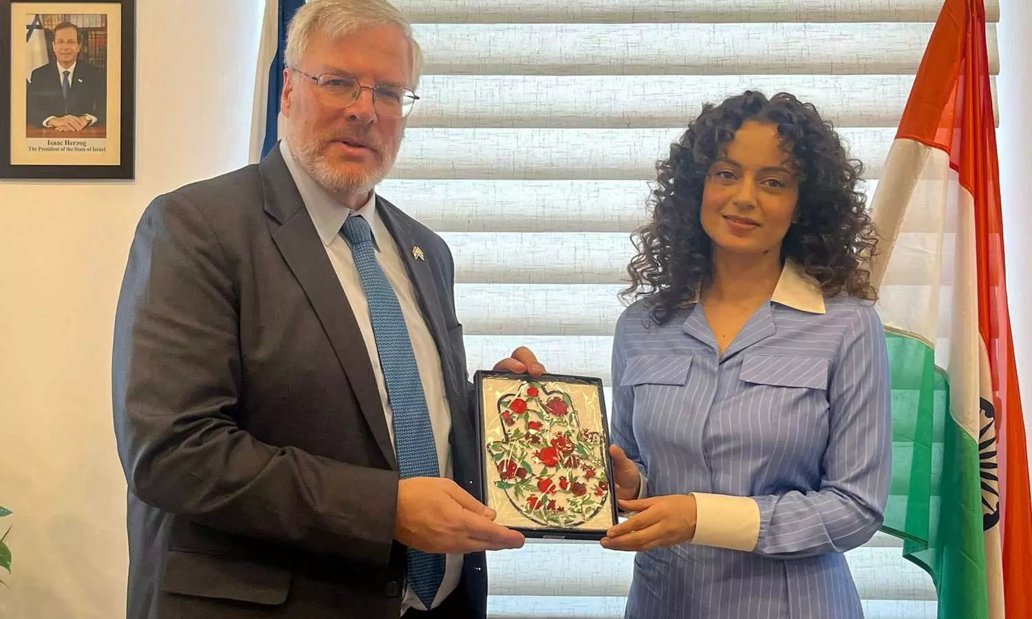 ഭീകരതക്കെതിരായ യുദ്ധത്തിൽ ഇസ്രായേൽ വിജയിക്കും; പിന്തുണയുമായി നടി കങ്കണ റണൗട്ട് ഭീകരതക്കെതിരായ യുദ്ധത്തിൽ ഇസ്രായേൽ വിജയിക്കും; പിന്തുണയുമായി നടി കങ്കണ റണൗട്ട്