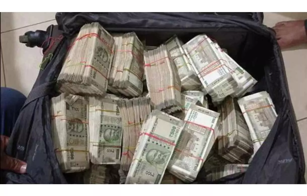 loses Rs 1 crore cash loses Rs 1 crore cash