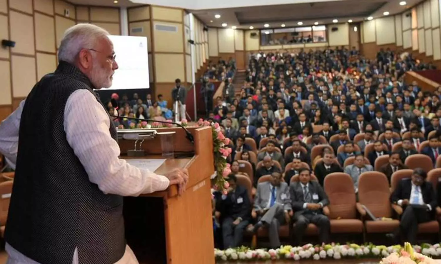 Election Commission has instructed to stop the central governments Viksit Bharat Sankalp Yatra campaign using civil servants as ‘rath prabharis’, PM Narendra Modi with civil servants, Election Commission of India