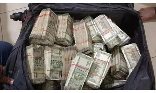 loses Rs 1 crore cash