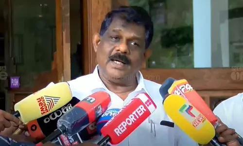 സർക്കാർ മുട്ടുമടക്കില്ല, ക്യാമറയും സീറ്റ്‌ബെൽറ്റും നിർബന്ധം; സ്വകാര്യ ബസ് സമരത്തിനെതിരെ ഗതാഗത മന്ത്രി