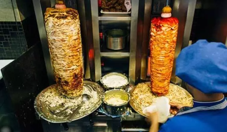 കൊച്ചിയിലെ ഭക്ഷ്യവിഷബാധ; ചികിത്സ തേടിയവരുടെ എണ്ണം പത്തായി