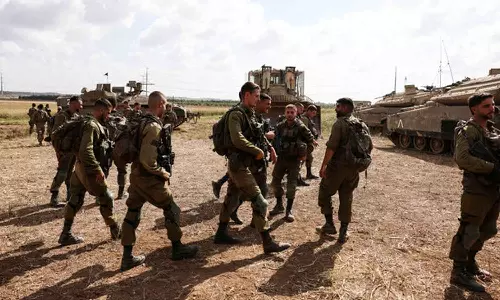 കരയുദ്ധത്തിനൊരുങ്ങി ഇസ്രായേൽ; 50 ബന്ദികൾ കൊല്ലപ്പെട്ടെന്ന് ഹമാസ്