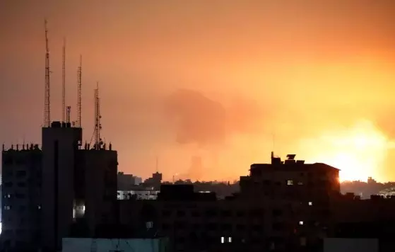 കുരുതിക്കളമായി ഗസ്സ, ഇസ്രായേൽ ബോംബിങ് തുടരുന്നു; ആശയവിനിമയ സംവിധാനങ്ങൾ പൂർണമായും നിലച്ചു