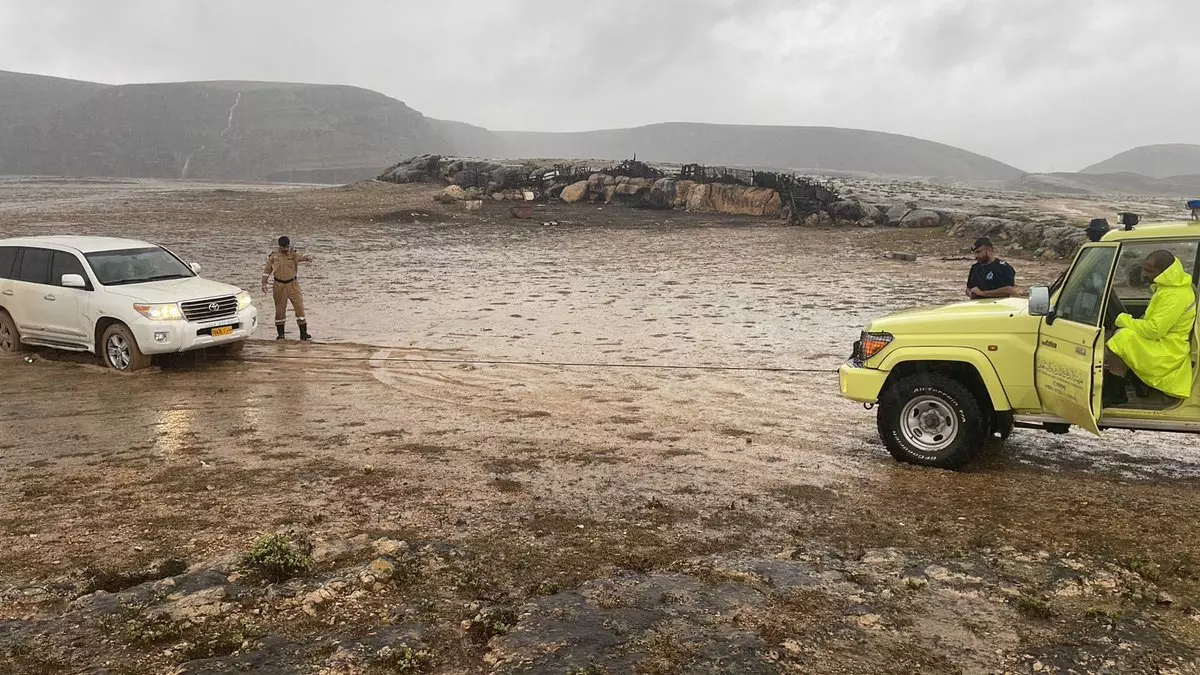 കനത്ത മഴയെ തുടർന്ന് ഒമാനിൽ ഒരാൾ മരണപ്പെട്ടു കനത്ത മഴയെ തുടർന്ന് ഒമാനിൽ ഒരാൾ മരണപ്പെട്ടു