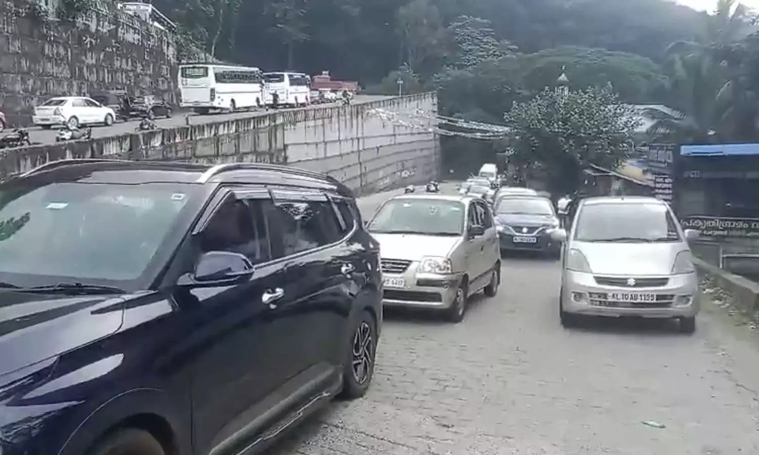 Traffic control at Thamarassery Churam