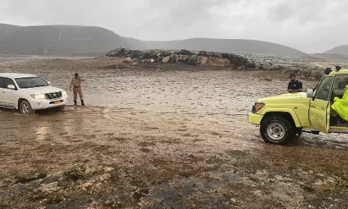 കനത്ത മഴയെ തുടർന്ന് ഒമാനിൽ ഒരാൾ മരണപ്പെട്ടു കനത്ത മഴയെ തുടർന്ന് ഒമാനിൽ ഒരാൾ മരണപ്പെട്ടു