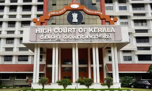 വിമാനത്തിൽ യുവനടിയോട് അപമര്യാദയായി പെരുമാറിയ കേസ്; പ്രതിയുടെ ജാമ്യാപേക്ഷ ഹൈക്കോടതിയിൽ