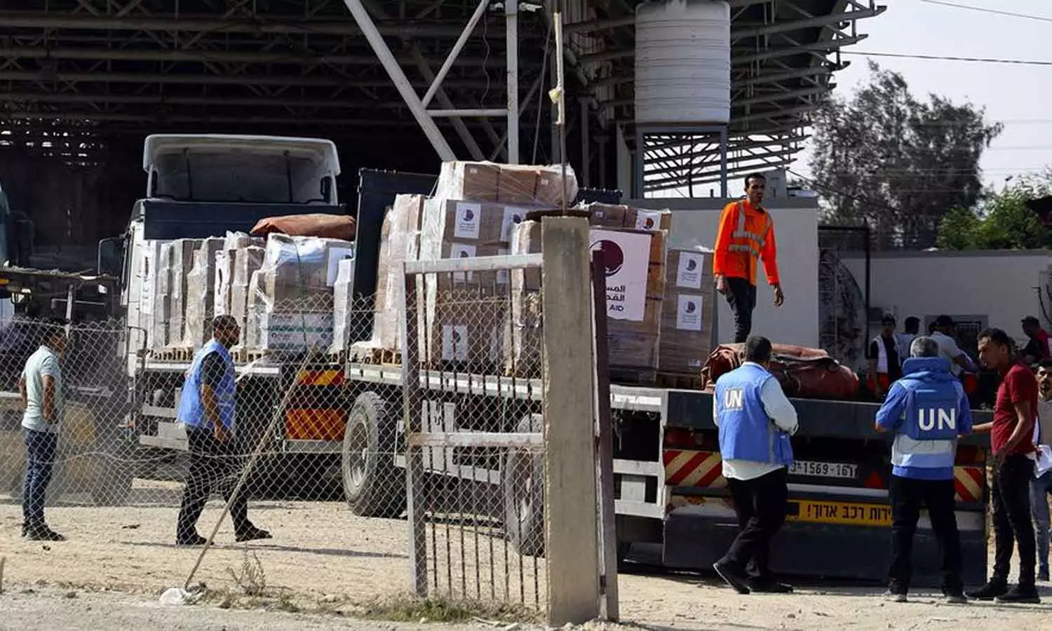 ഗസ്സയിൽ ഐക്യരാഷ്ട്രസഭയുടെ സംഭരണശാലകളിൽ അതിക്രമിച്ചു കയറിയ ജനങ്ങൾ ഭക്ഷ്യവസ്തുക്കൾ എടുത്തുകൊണ്ടുപോയി