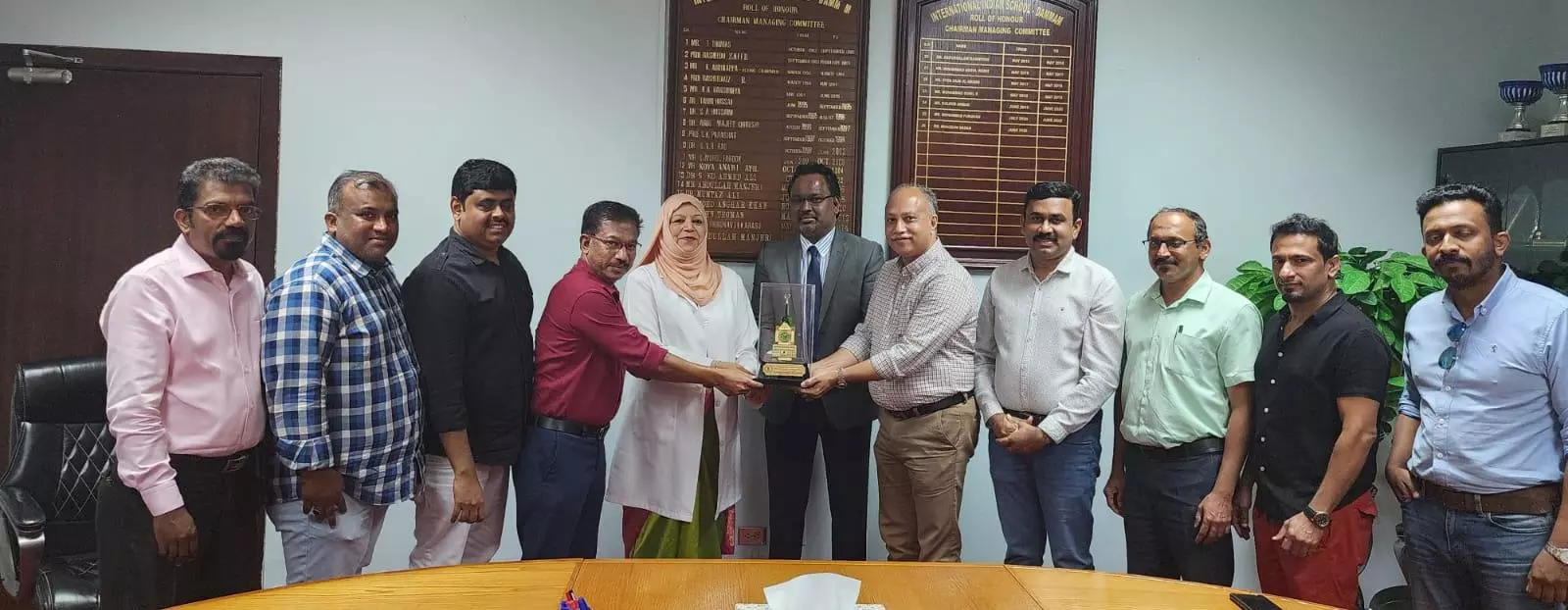 നാട്ടിലേക്ക് മടങ്ങുന്ന ദമ്മാം ഇന്റർ നാഷണൽ ഇന്ത്യൻ സ്കൂൾ പ്രിൻസിപ്പലിന് യാത്രയയപ്പ് നൽകി നാട്ടിലേക്ക് മടങ്ങുന്ന ദമ്മാം ഇന്റർ നാഷണൽ ഇന്ത്യൻ സ്കൂൾ പ്രിൻസിപ്പലിന് യാത്രയയപ്പ് നൽകി