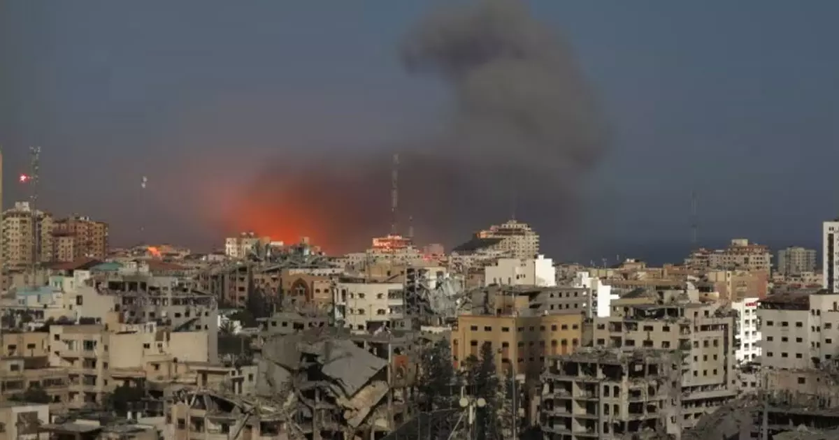 Israel-Hamas clashes in Gaza intensify Israel-Hamas clashes in Gaza intensify