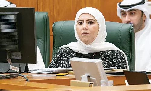 കുവൈത്ത് പൊതുമരാമത്ത് മന്ത്രി അമാനി ബുഗമാസ് രാജിവെച്ചു